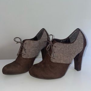 XOXO brown oxford pumps